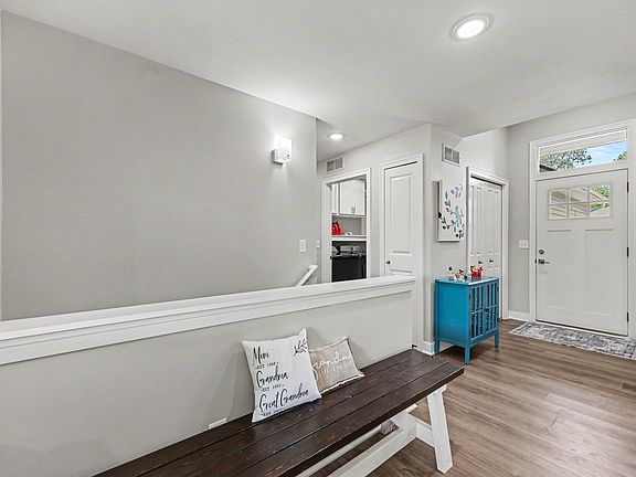 4th image of 831 Sarah Ln