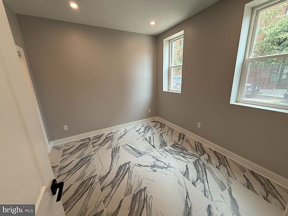 5th image of 2623 Poplar St #1