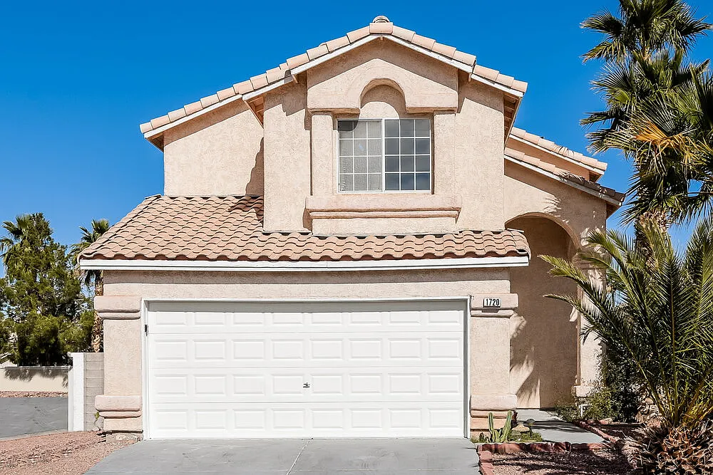3 bed, 2.5 bath, 1394 sqft, $2,120 — Photo 1