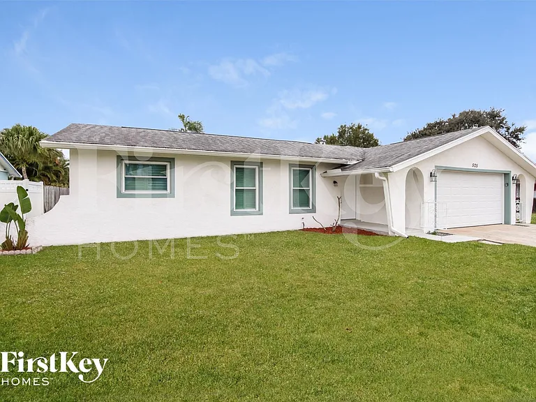 525 Sacre Coeur Dr — Photo 2