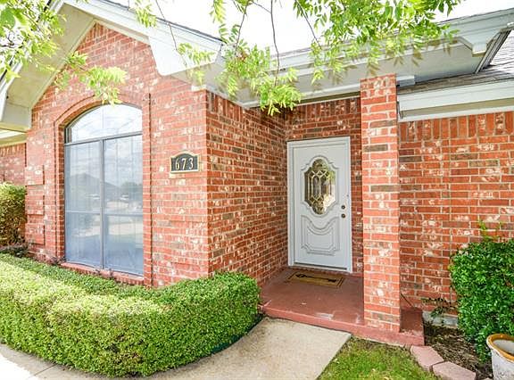 3rd image of 673 Maplewood Dr