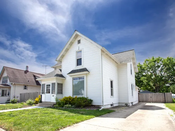 315 E 1st St, East Dundee, IL 60118
