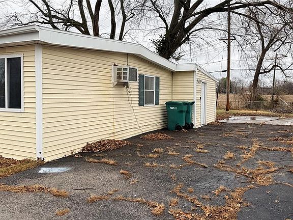 3rd image of 305 E 5th St