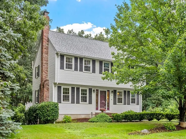 10 Waterford Pl, North Chelmsford, MA 01863
