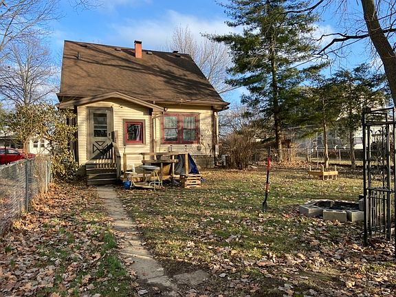 4th image of 4042 Bowman Ave