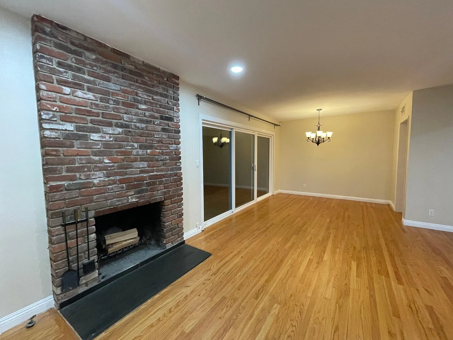 4 bed, 1886 sqft, $4,950 — Photo 4