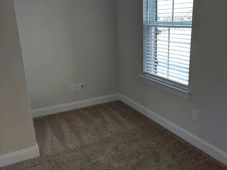 249 Netherlands Blvd — Photo 20