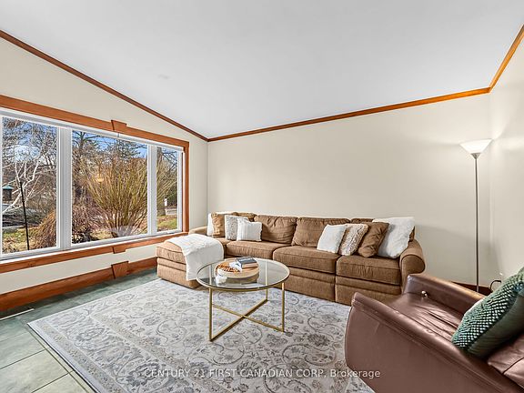 4th image of 381 Hyde Park Rd