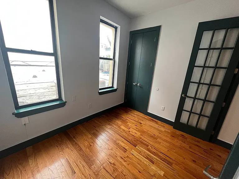 107 Wilson Ave #2R — Photo 4