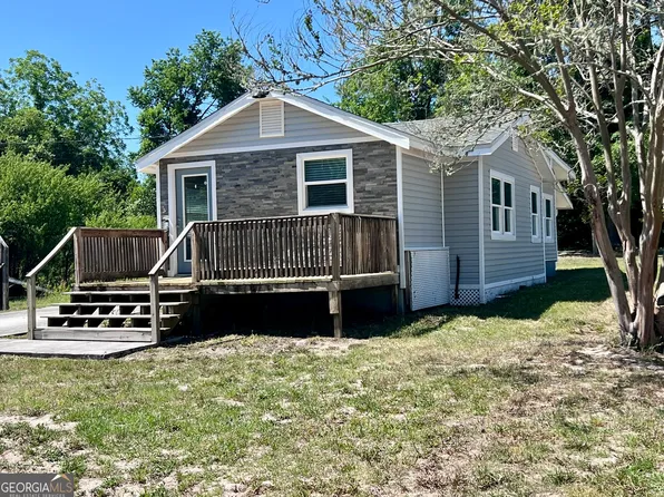 145 Sycamore St, Jesup, GA 31545