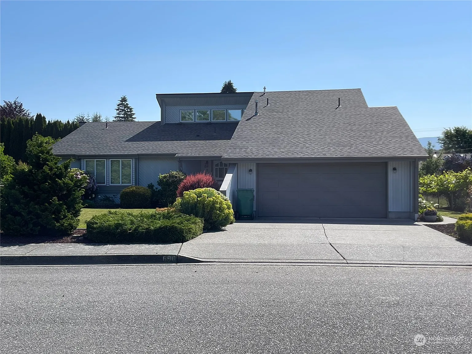 696 S Wade Place photo 1