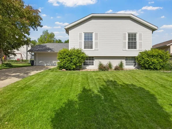 6909 Kent Dr NE, Cedar Rapids, IA 52402