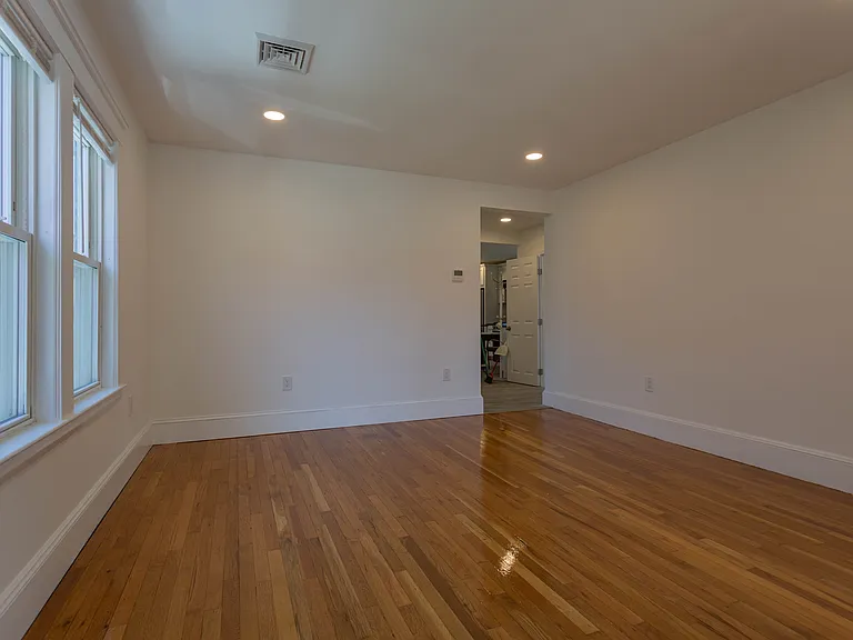 50 Evans St — Photo 3