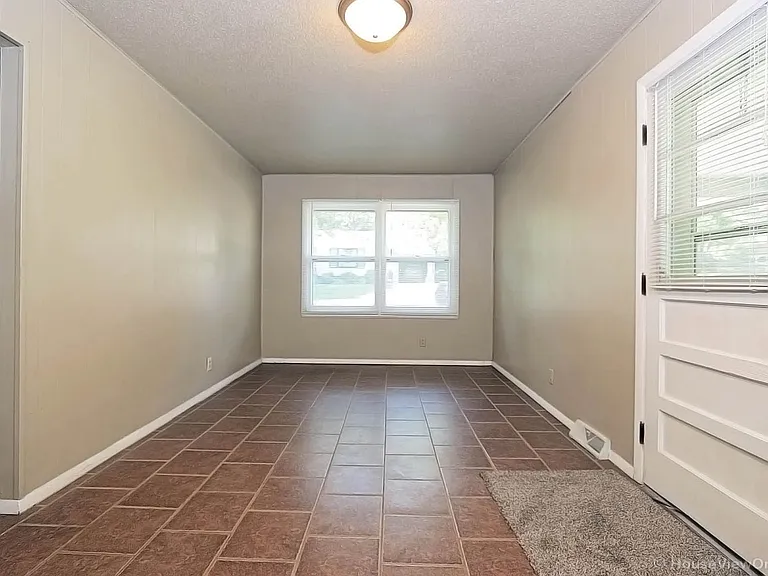 1105 N West End Blvd — Photo 12