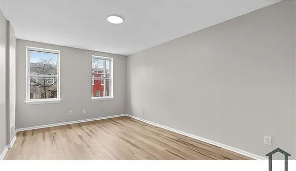 2037 Jefferson St — Photo 9