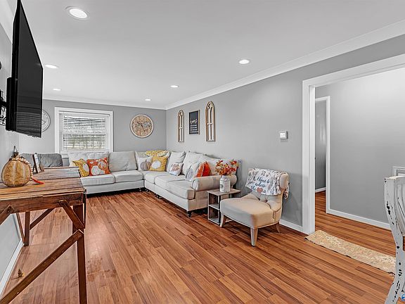 2nd image of 498 Rainbow Ave NW