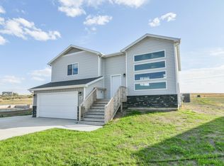 601 Cobblestone Loop SW, Mandan, ND 58554