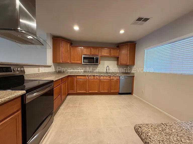 4849 E Lake Point Cir — Photo 5