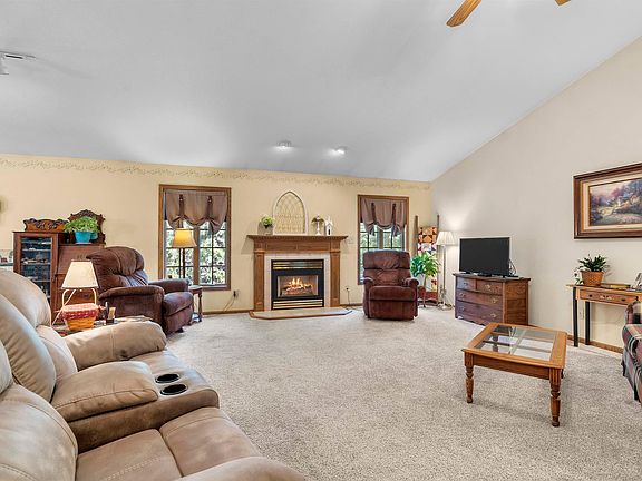 3rd image of 411 Alvarado Ave
