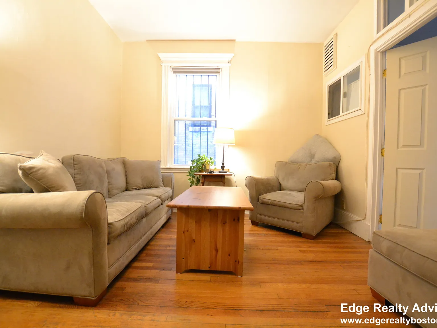 3 bed, 1.5 bath, 1200 sqft, $3,750 — Photo 3