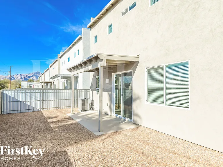 2851 N Fair Oaks Ave — Photo 15