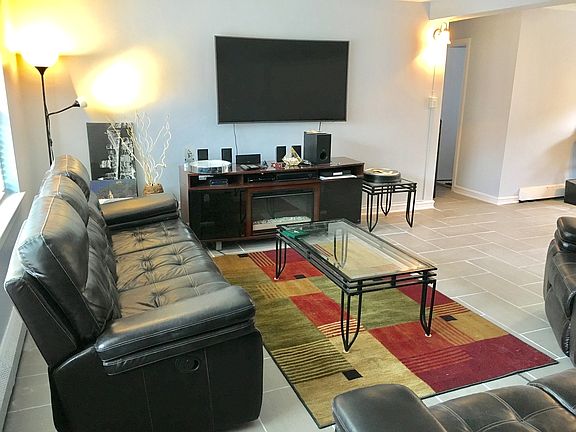 3rd image of 2205 W Morse Ave #2E