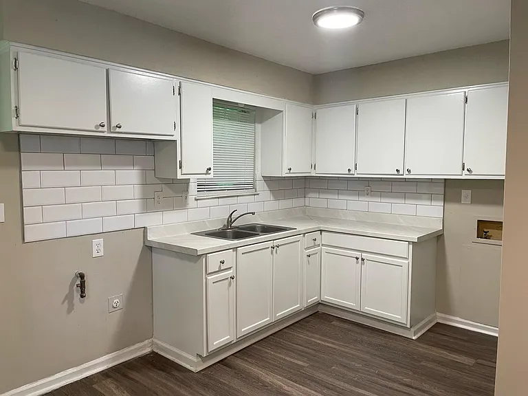 3665 Royal Wood Dr — Photo 11