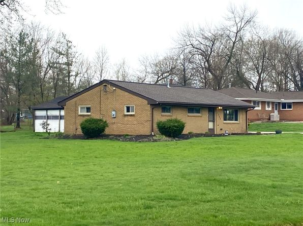 1382 Meadowlawn Dr, Macedonia, OH 44056