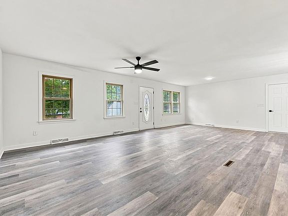 5th image of 375 Curtis St