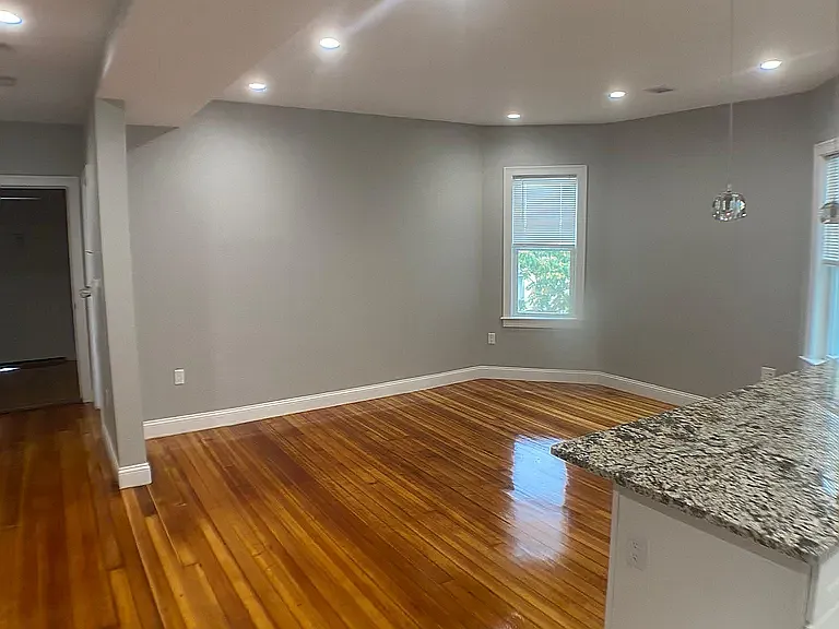 3 bed, 1400 sqft, $3,200 — Photo 2