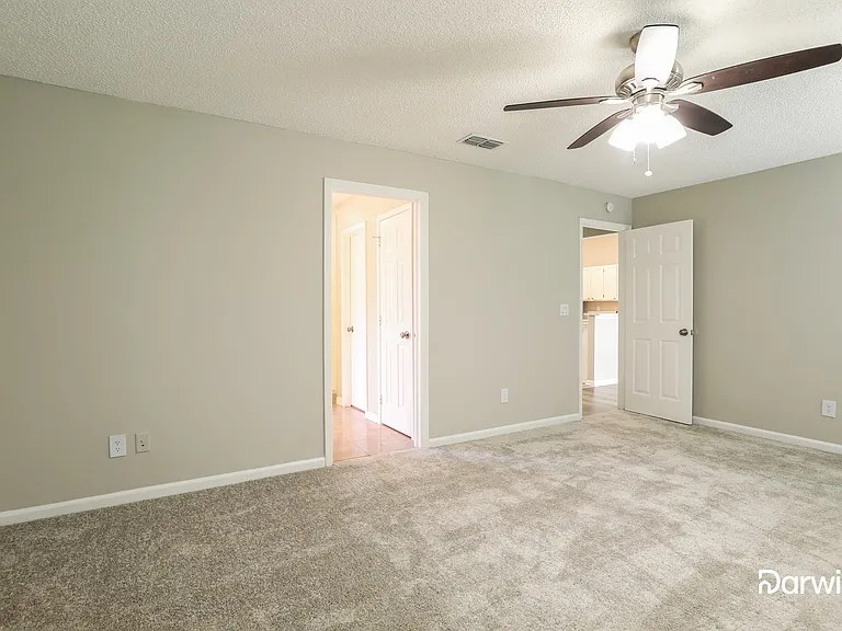 407 Willow Green Dr — Photo 12