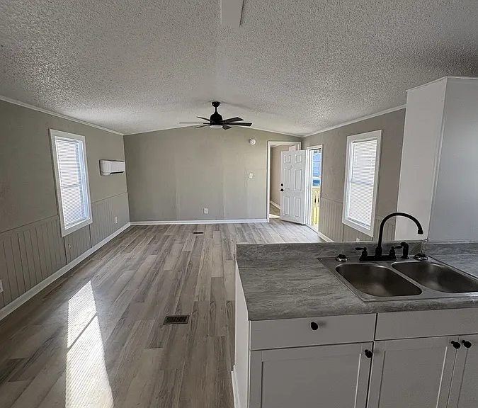 1305 N Floyd St #39 — Photo 4