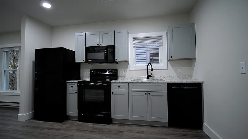 3 bed, 1.0 bath, $3,480 — Photo 3