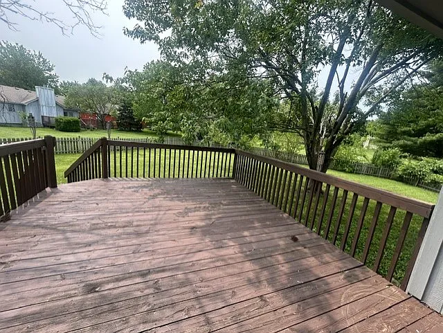 NE Cedar St — Photo 16