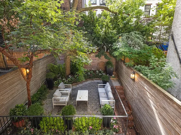 222 East 11th Street image 6 of 30