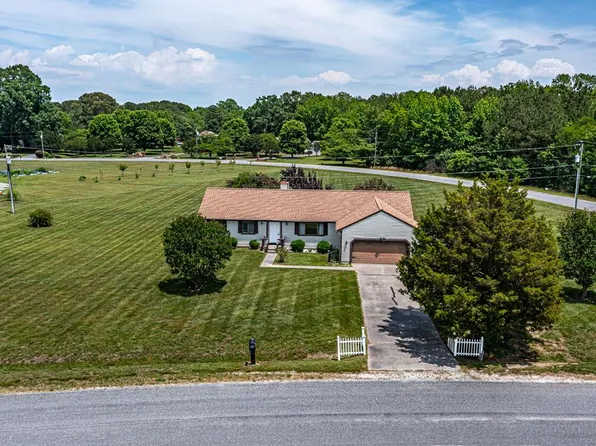 166 Harbor Dr, Reedville, VA 22539