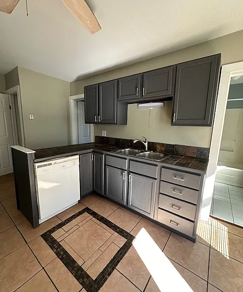310 W Scott St #A — Photo 17