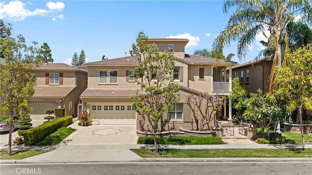 5 bed, 5.5 bath, 3874 sqft, $8,000 — Photo 2