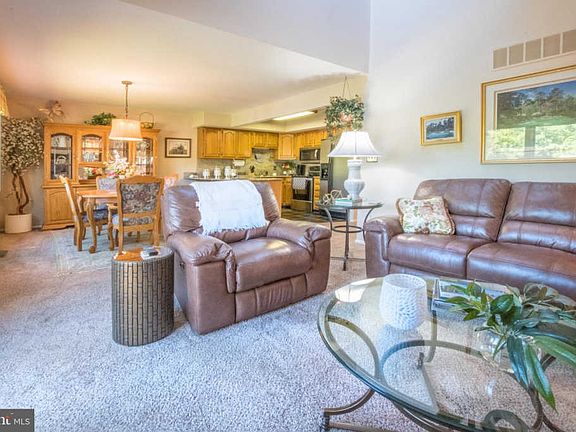 4th image of 51 Lakeview Ct