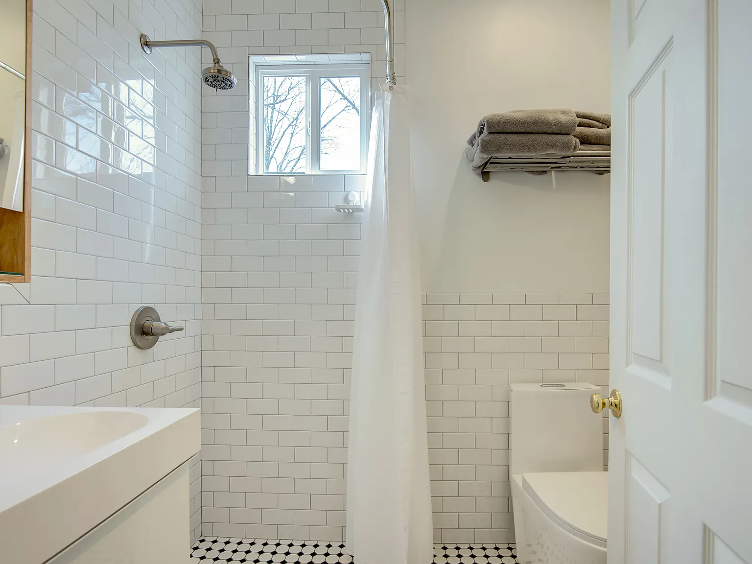 1 bed, 750 sqft, $2,000 — Photo 3