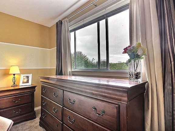 2nd image of 3003 Lakeview Dr SE