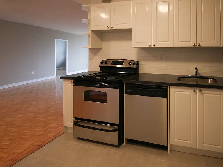 1276 Islington Ave — Photo 9
