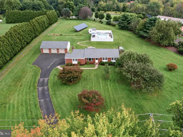 805 Ellis Woods Rd, Pottstown, PA 19465