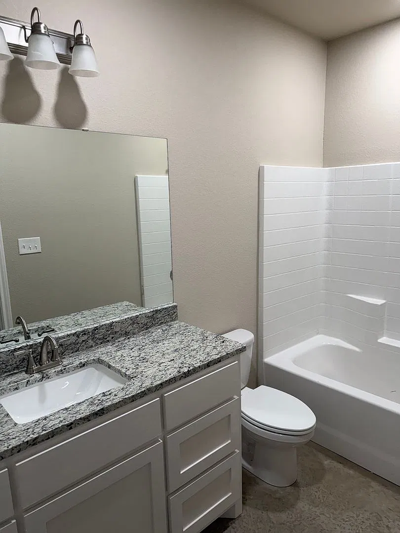 1015 Preston Unit B — Photo 2