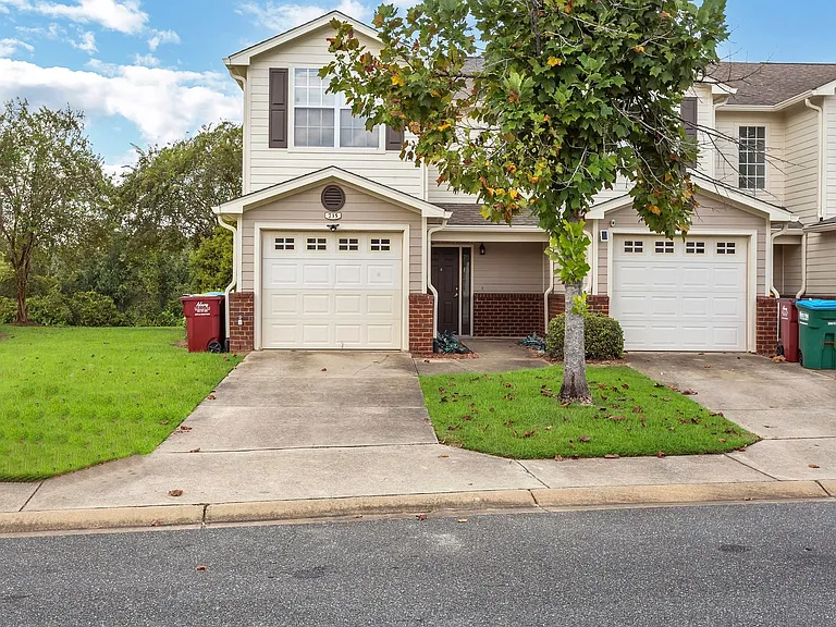 735 Majestic Dr — Photo 1