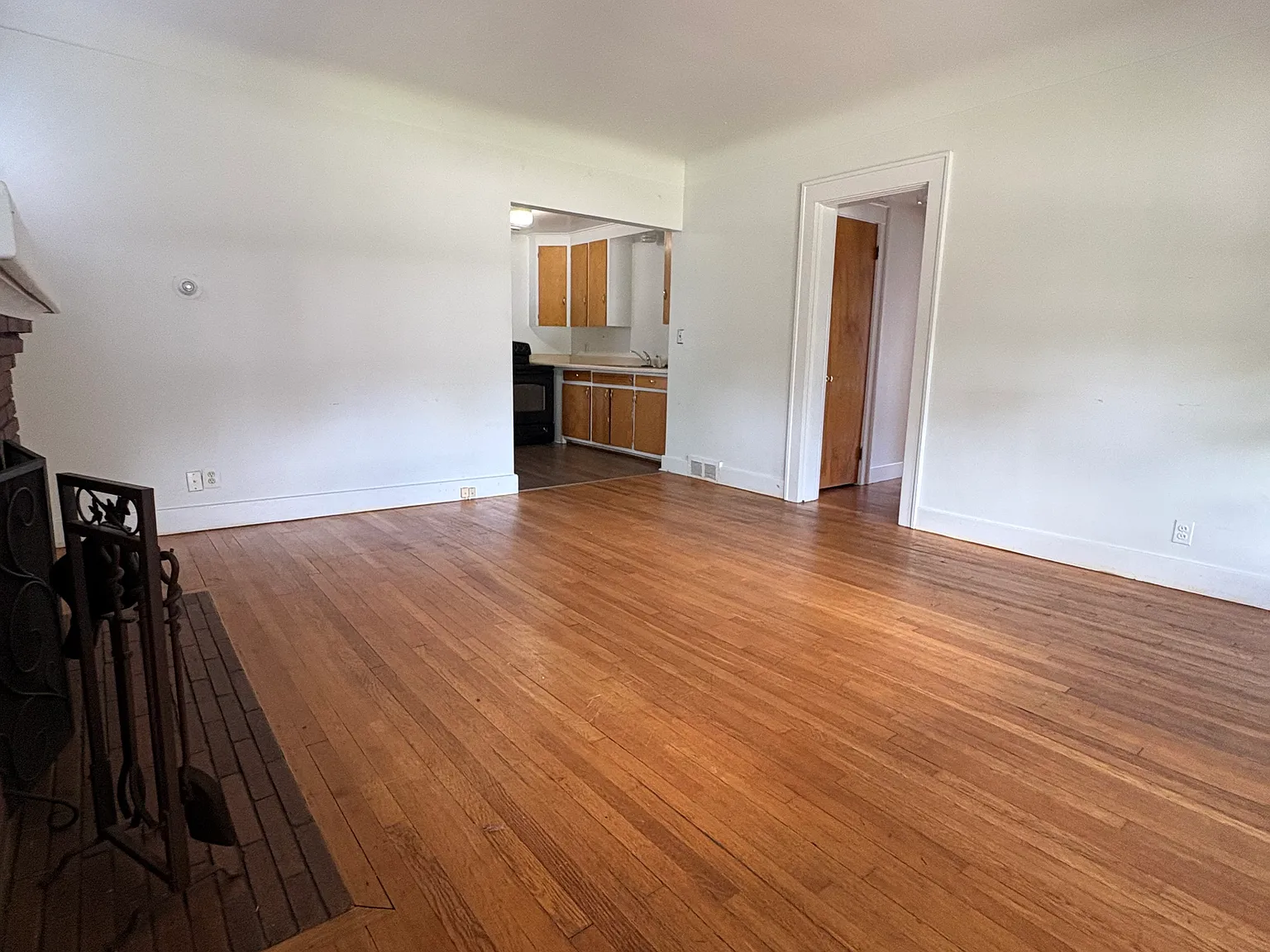 1508 Crooks Rd — Photo 2