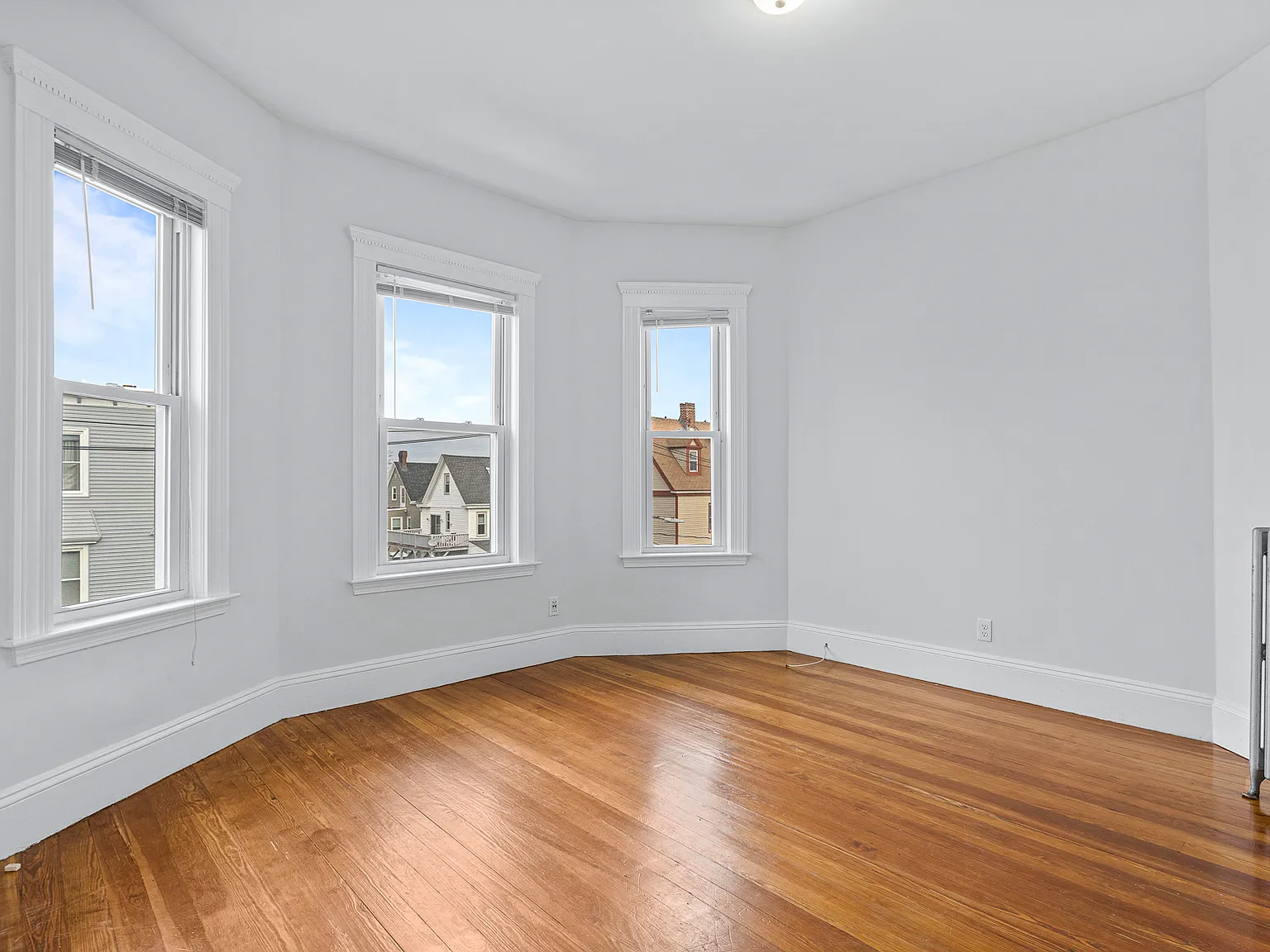 35 Harbor View St — Photo 3