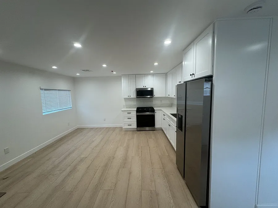 1 bed, 550 sqft, $2,100 — Photo 3