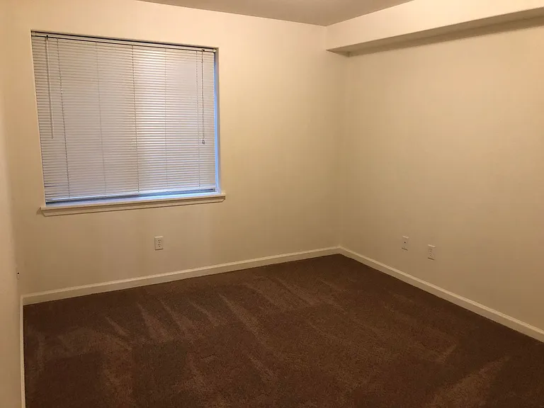Falcon Ridge Apartments — Photo 24