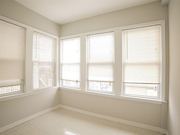 2627 N Ridgeway 1N Sun Room